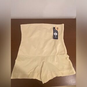 BNWT Shape wear boy shorts size L